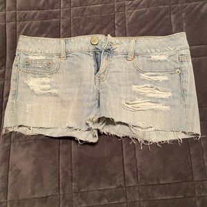 American Eagle Shorts Size 6 Light Wash